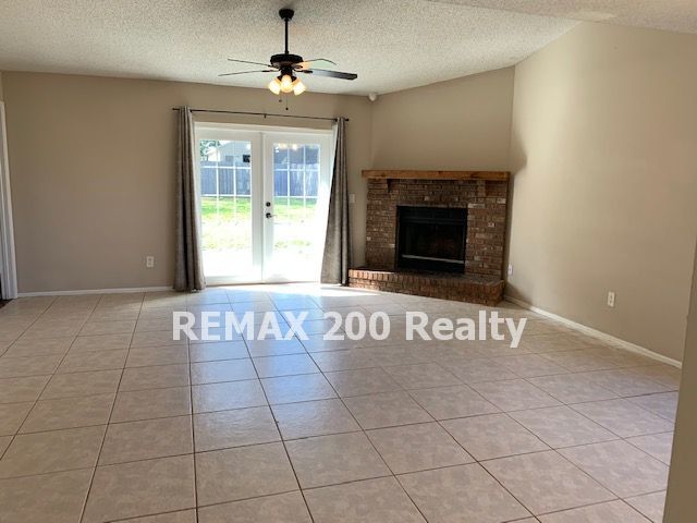 Location, location, location! Beautiful 4/2.5 House property image