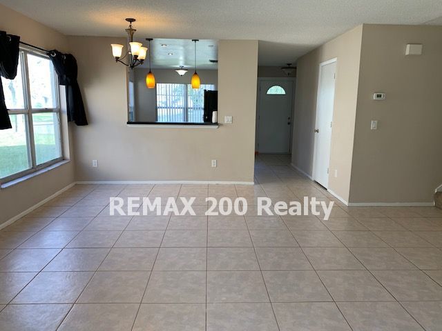 Location, location, location! Beautiful 4/2.5 House property image