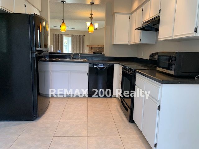 Location, location, location! Beautiful 4/2.5 House property image