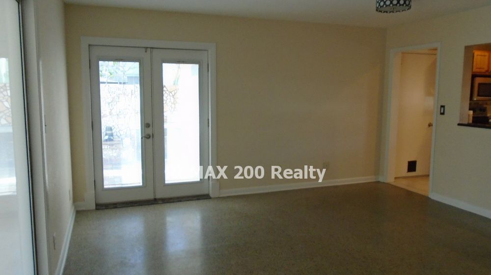 Great 4/2 Home Conveniently Located property image