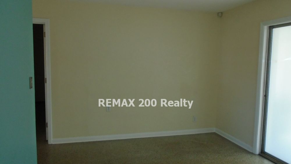 Great 4/2 Home Conveniently Located property image