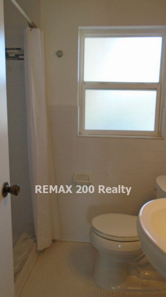 Great 4/2 Home Conveniently Located property image