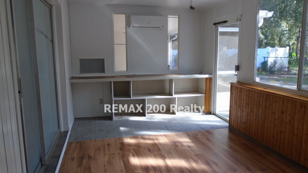 Great 4/2 Home Conveniently Located property image