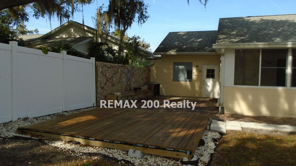 Great 4/2 Home Conveniently Located property image