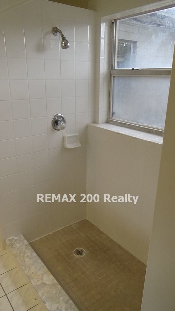 Downtown 3/2 Single Car Garage Near Downtown YMCA property image