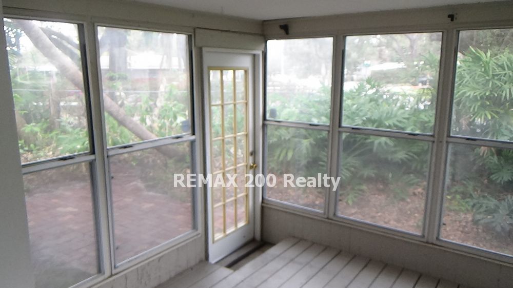 Downtown 3/2 Single Car Garage Near Downtown YMCA property image