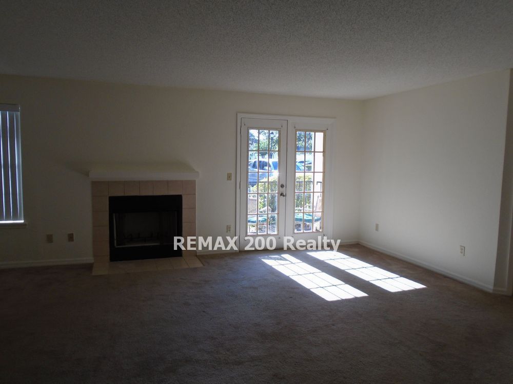Conveniently Located 2/2 Condo In Waterford property image