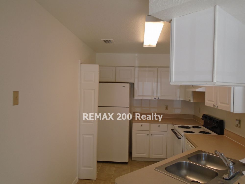 Conveniently Located 2/2 Condo In Waterford property image