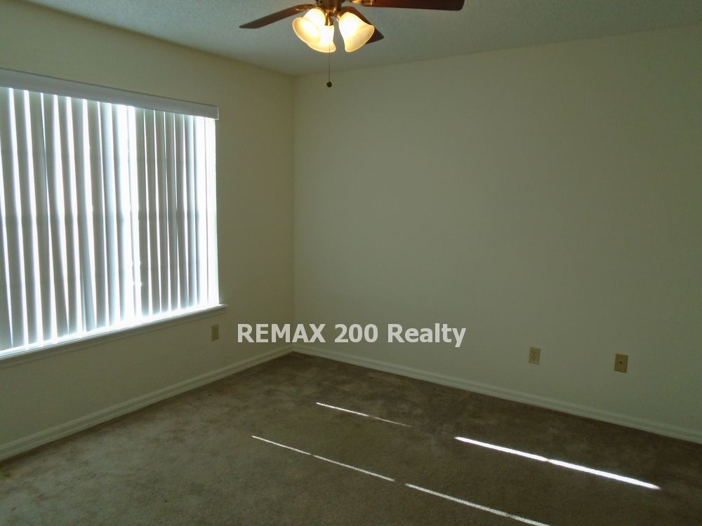 Conveniently Located 2/2 Condo In Waterford property image