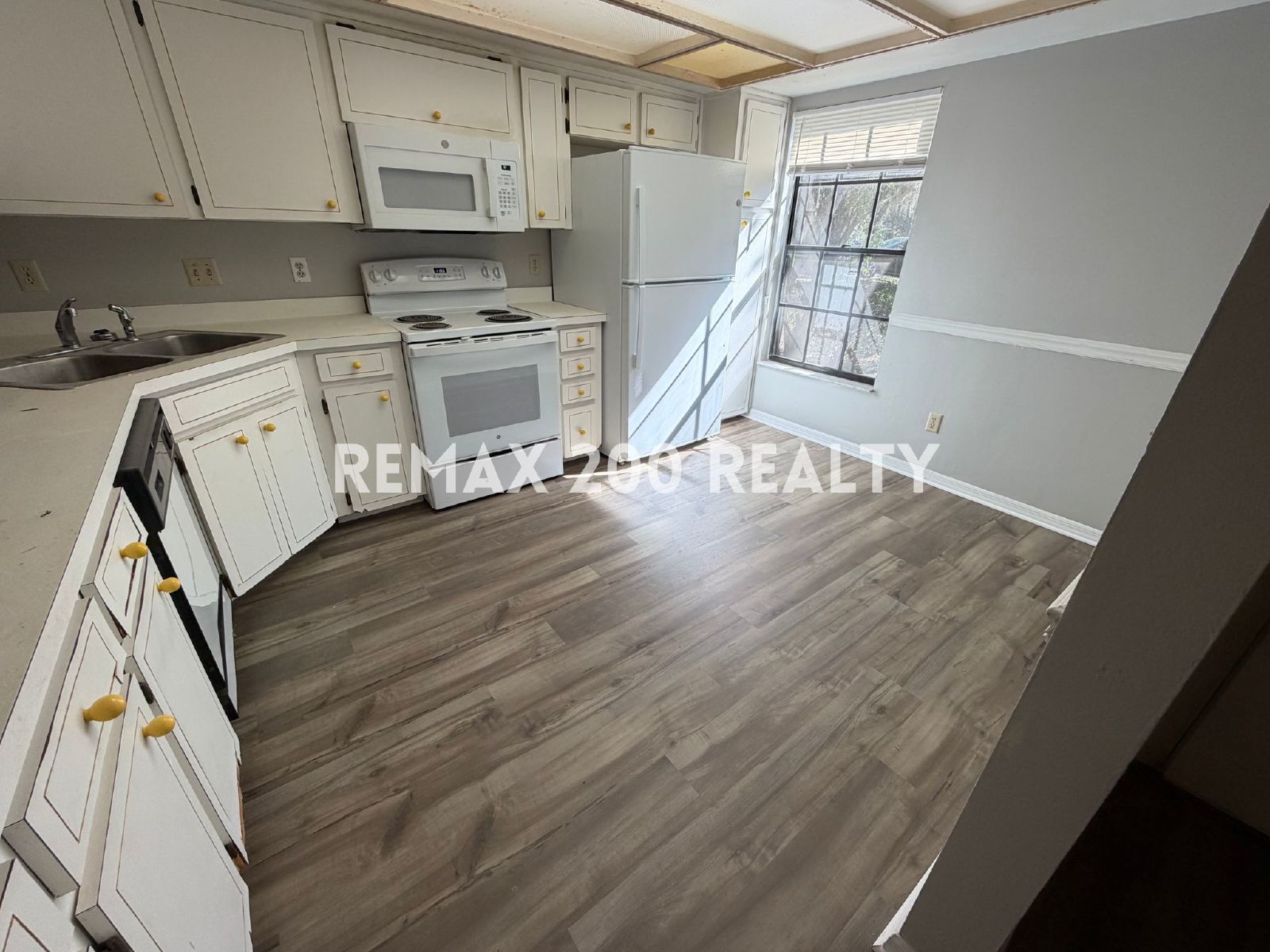 Nicely Maintained 3 beds 2 baths 1,385 sqft Duplex property image