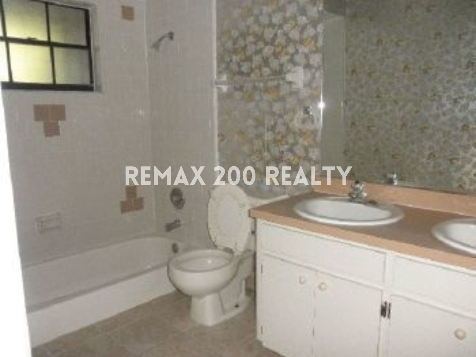 Nicely Maintained 3 beds 2 baths 1,385 sqft Duplex property image