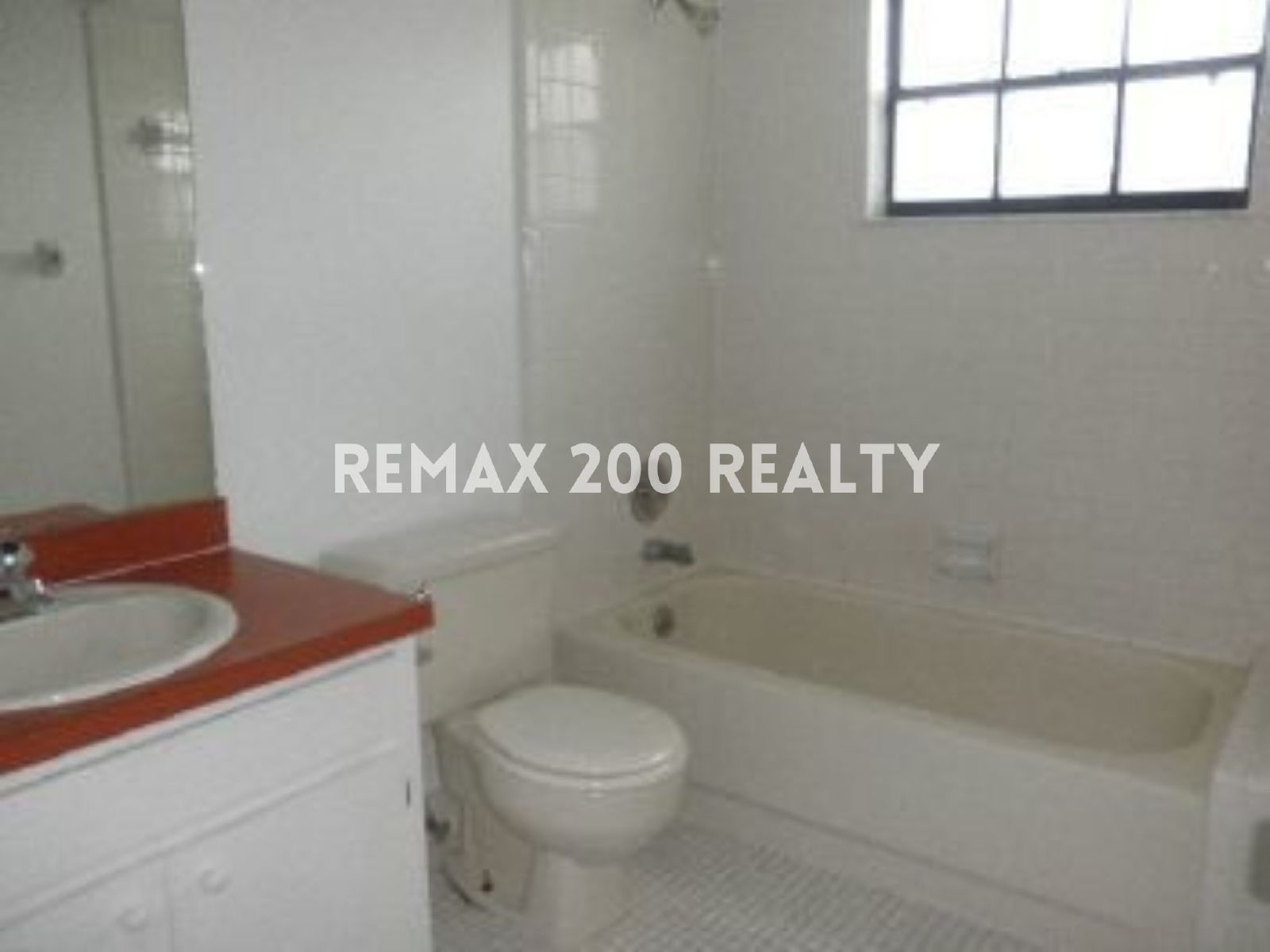 Nicely Maintained 3 beds 2 baths 1,385 sqft Duplex property image