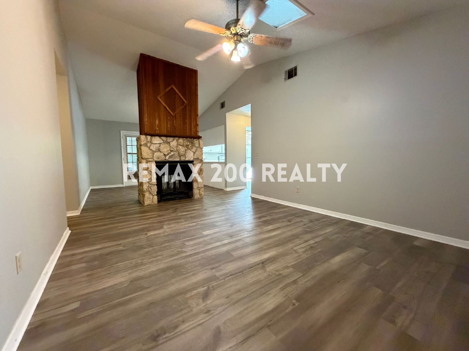 Nicely Maintained 3 beds 2 baths 1,385 sqft Duplex property image