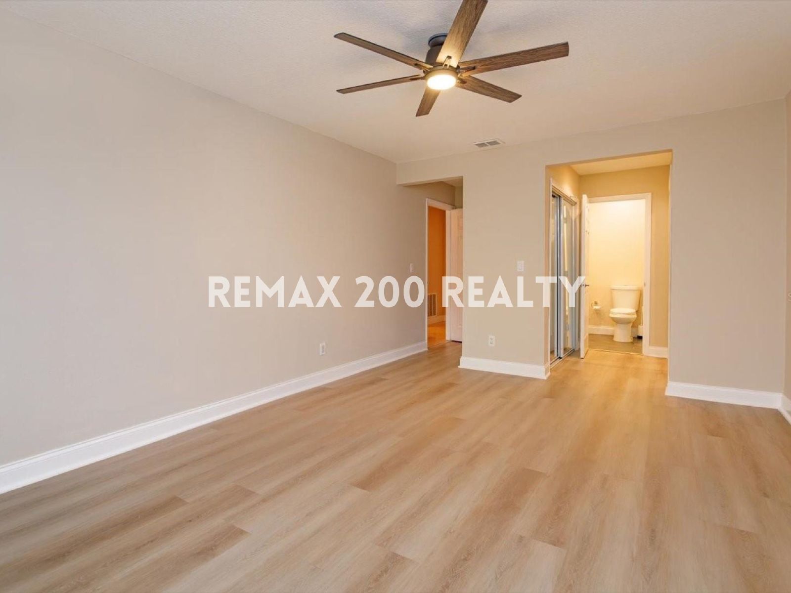 Beautifully Updated 2-Bed, 2-Bath Condo property image