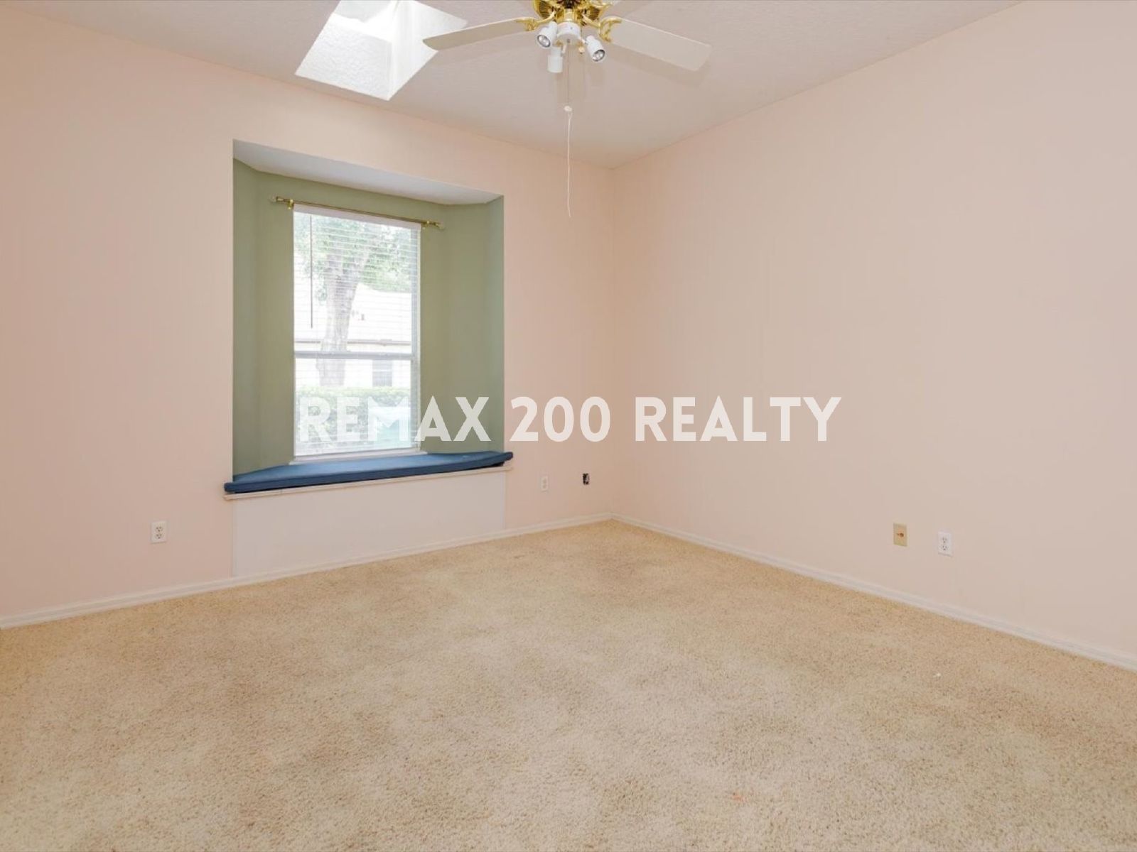Gorgeous Winter Springs Home / Pool & Lawn Care Included property image