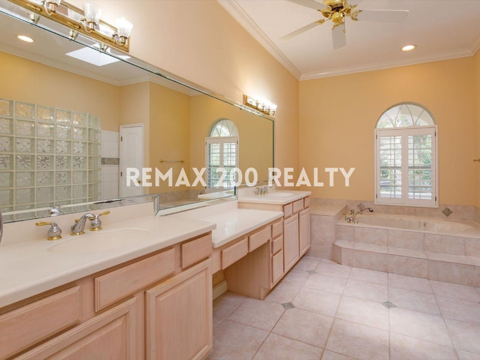 Gorgeous Winter Springs Home / Pool & Lawn Care Included property image