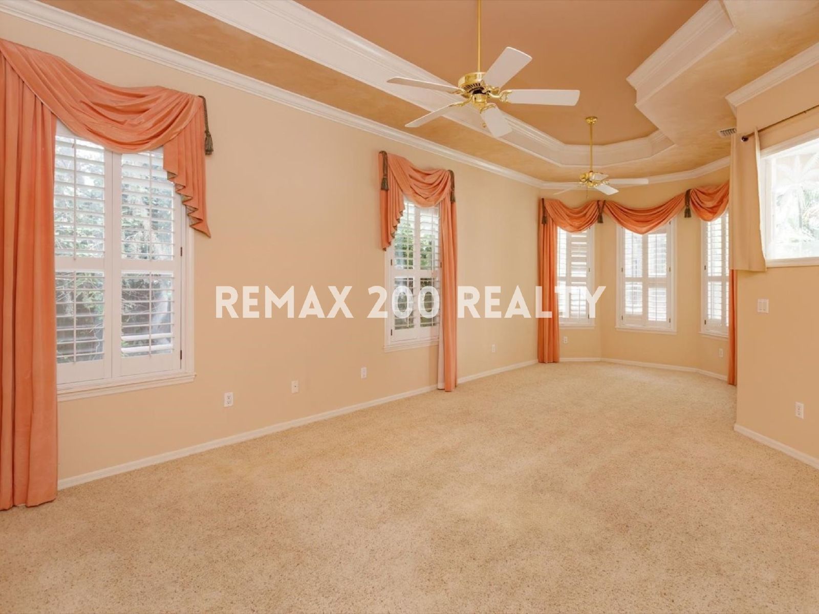 Gorgeous Winter Springs Home / Pool & Lawn Care Included property image