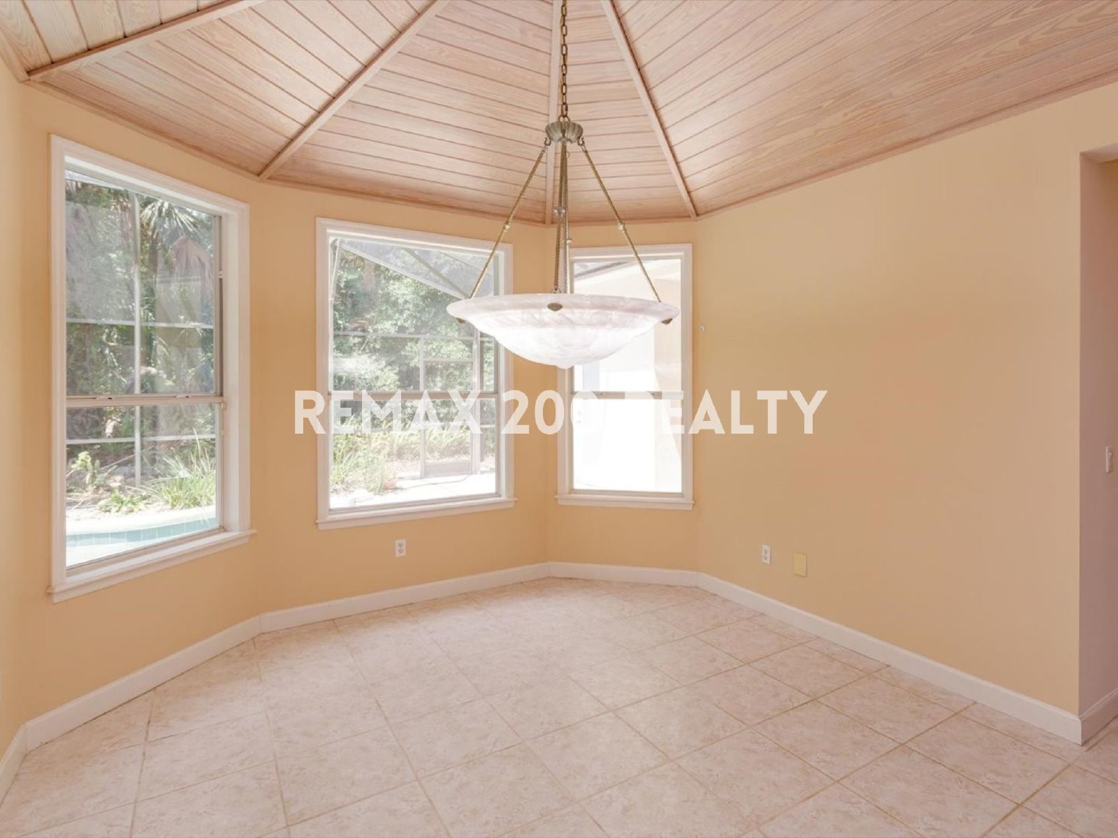 Gorgeous Winter Springs Home / Pool & Lawn Care Included property image