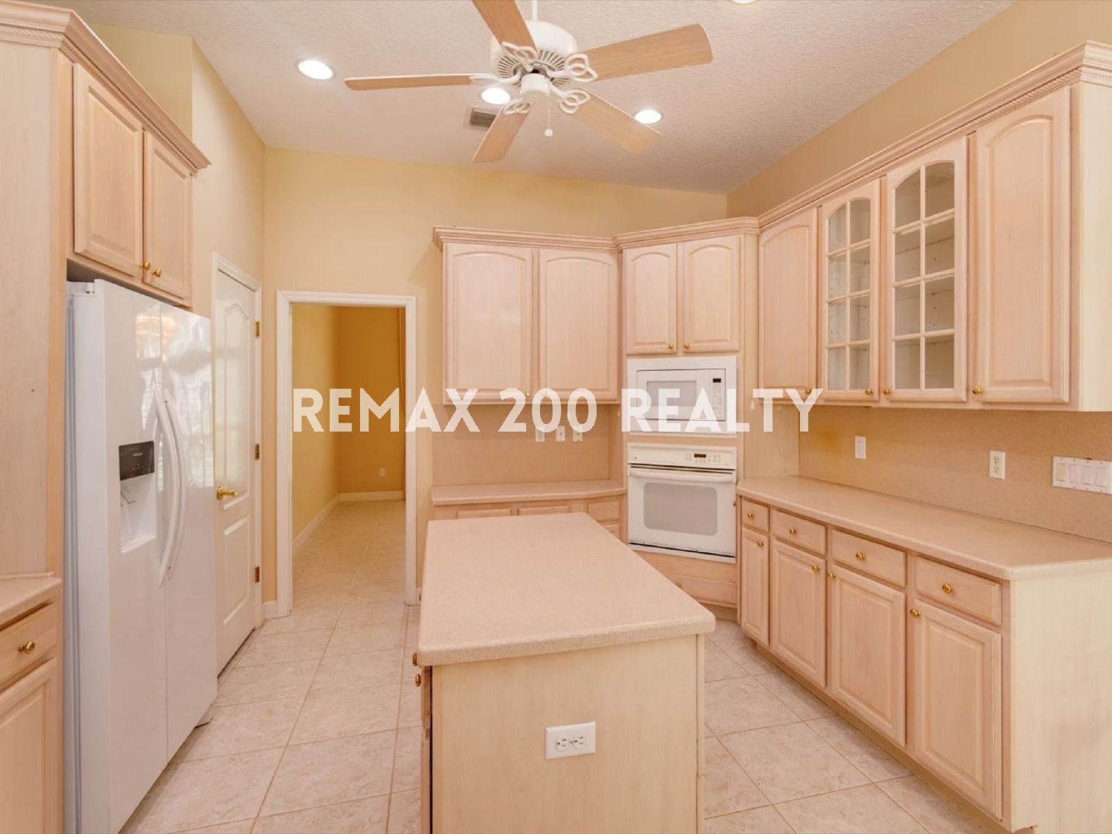 Gorgeous Winter Springs Home / Pool & Lawn Care Included property image