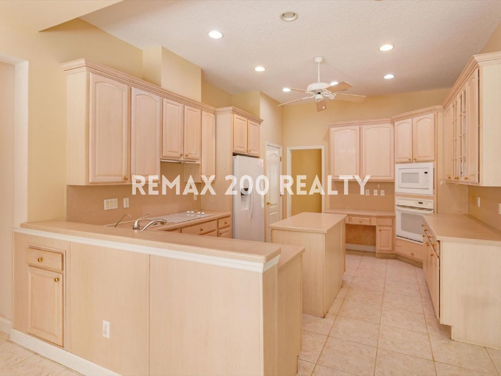 Gorgeous Winter Springs Home / Pool & Lawn Care Included property image