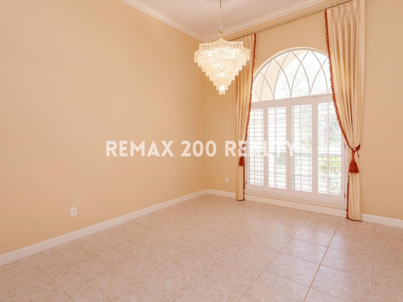 Gorgeous Winter Springs Home / Pool & Lawn Care Included property image