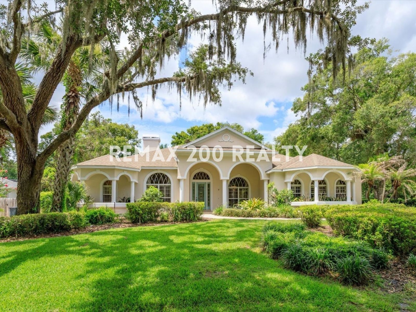 Gorgeous Winter Springs Home / Pool & Lawn Care Included property image
