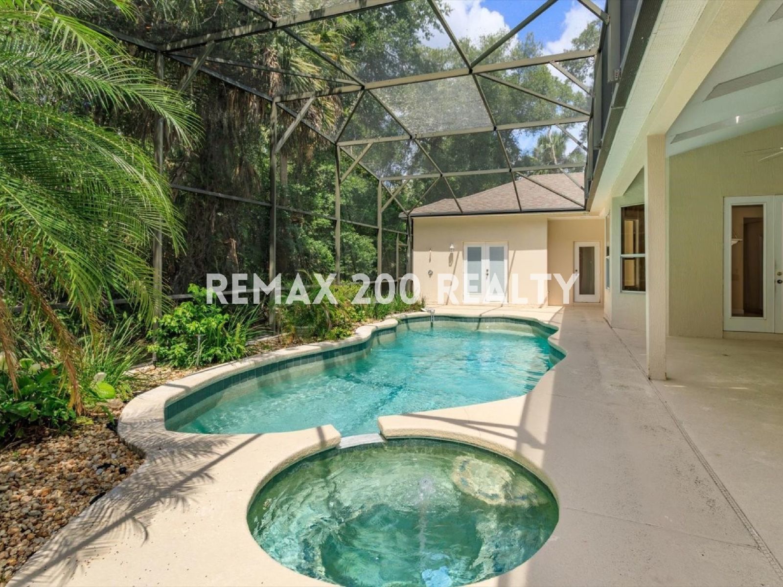 Gorgeous Winter Springs Home / Pool & Lawn Care Included property image