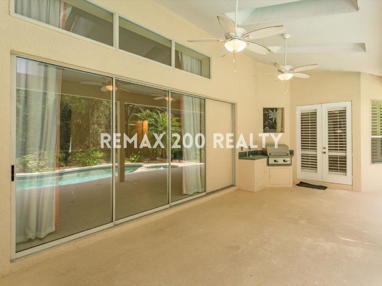 Gorgeous Winter Springs Home / Pool & Lawn Care Included property image