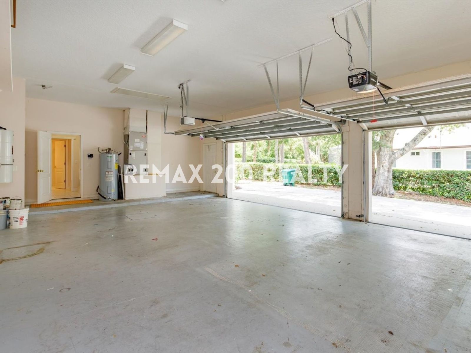 Gorgeous Winter Springs Home / Pool & Lawn Care Included property image