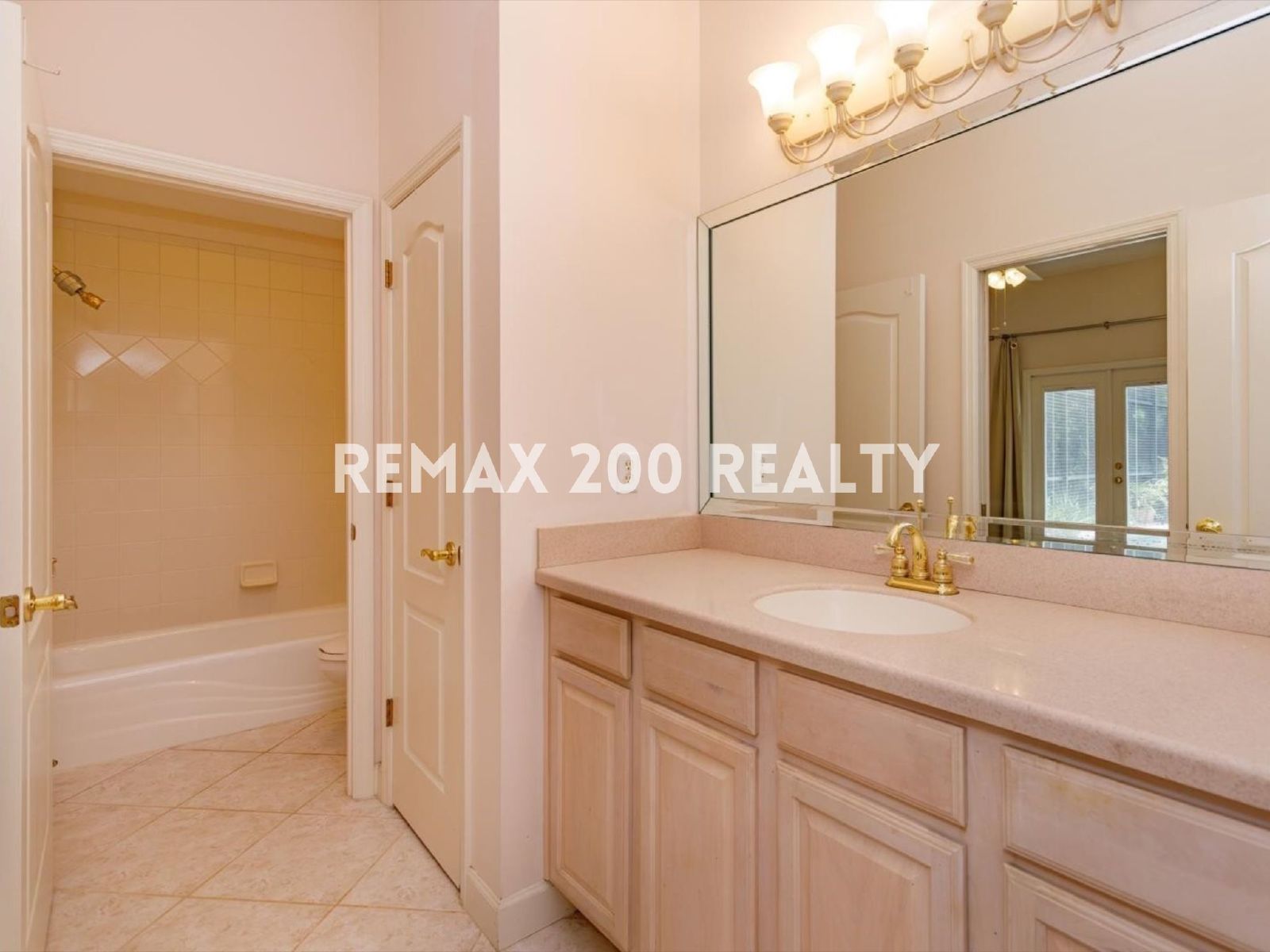 Gorgeous Winter Springs Home / Pool & Lawn Care Included property image