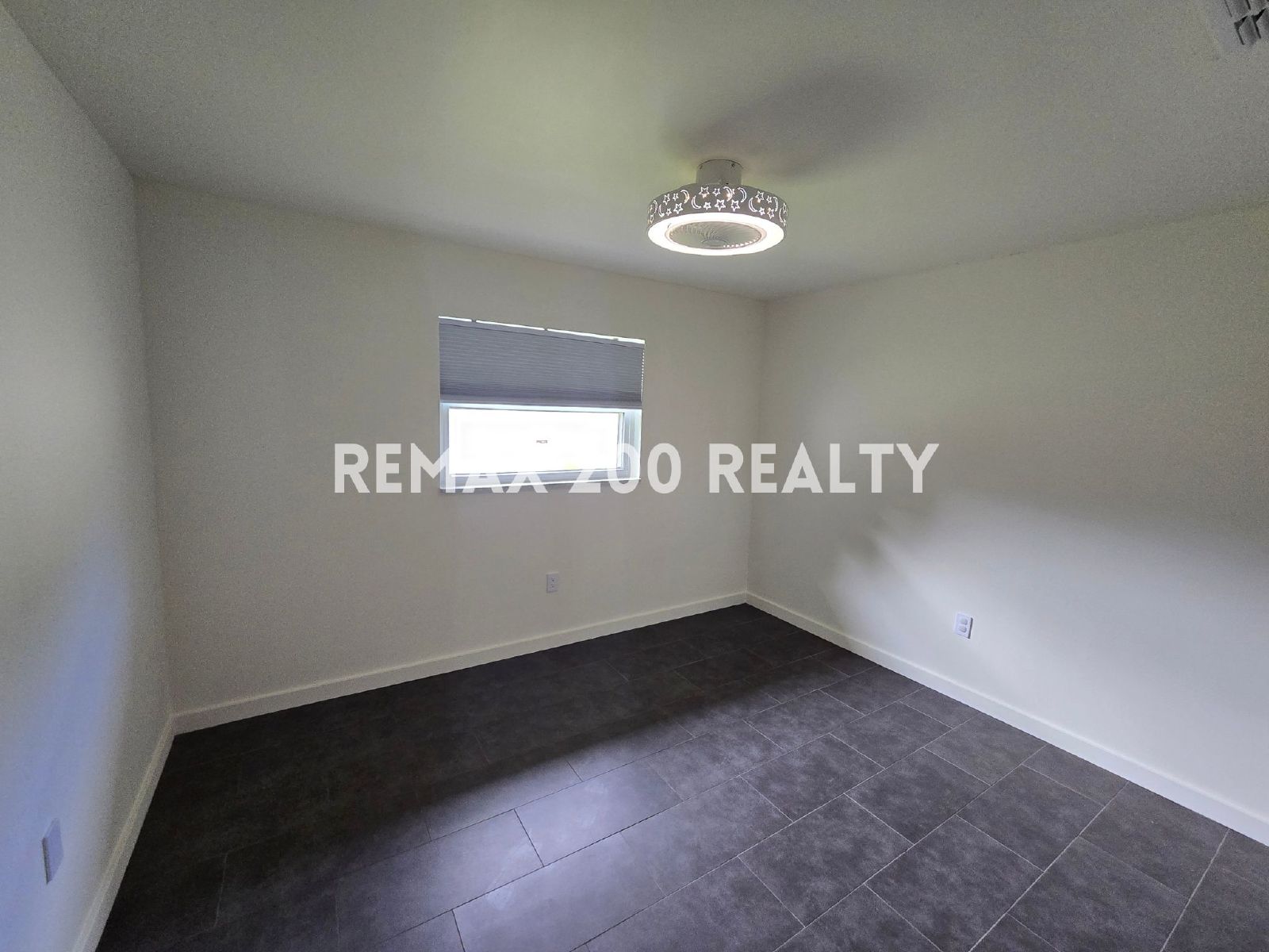 Beautifully Updated 3 Bedroom Home in Winter Park With Large Fenced Yard! property image