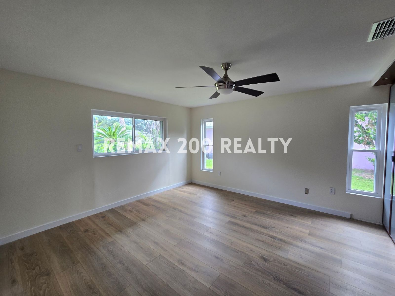 Beautifully Updated 3 Bedroom Home in Winter Park With Large Fenced Yard! property image
