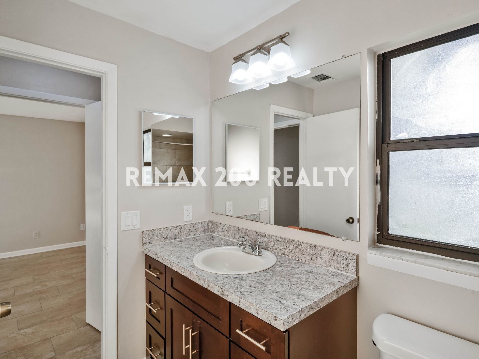 Amazing Home With Many Upgrades / Conveniently Located property image