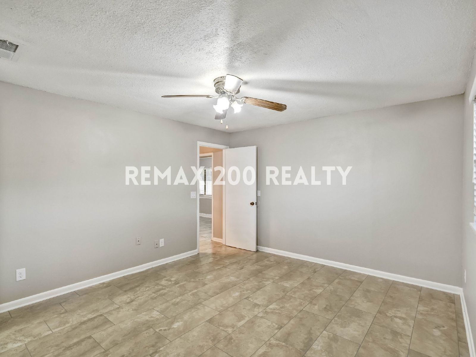 Amazing Home With Many Upgrades / Conveniently Located property image