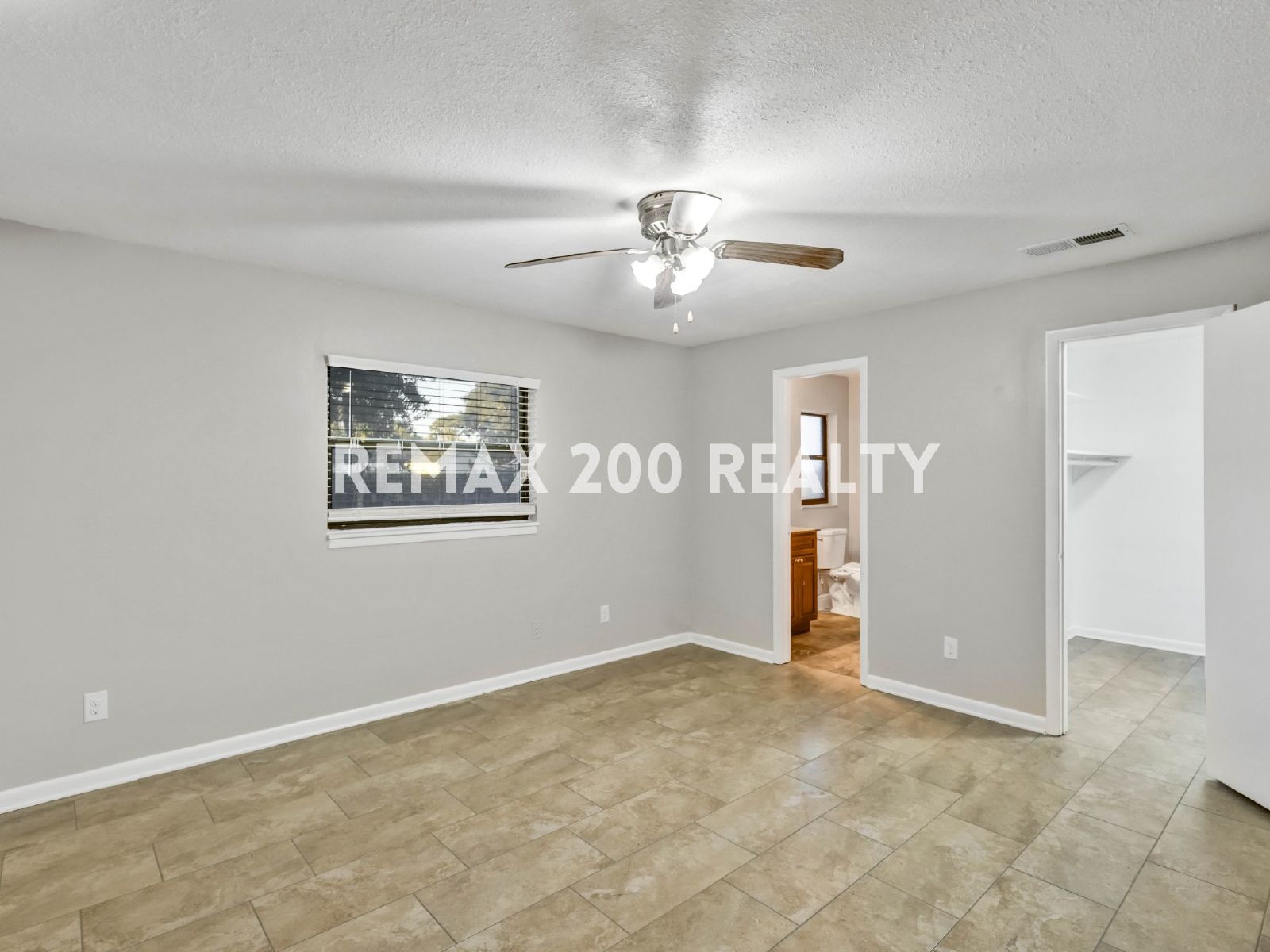 Amazing Home With Many Upgrades / Conveniently Located property image