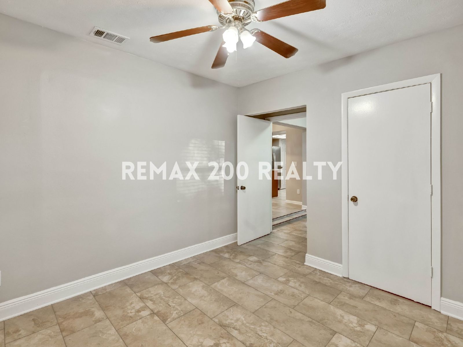 Amazing Home With Many Upgrades / Conveniently Located property image