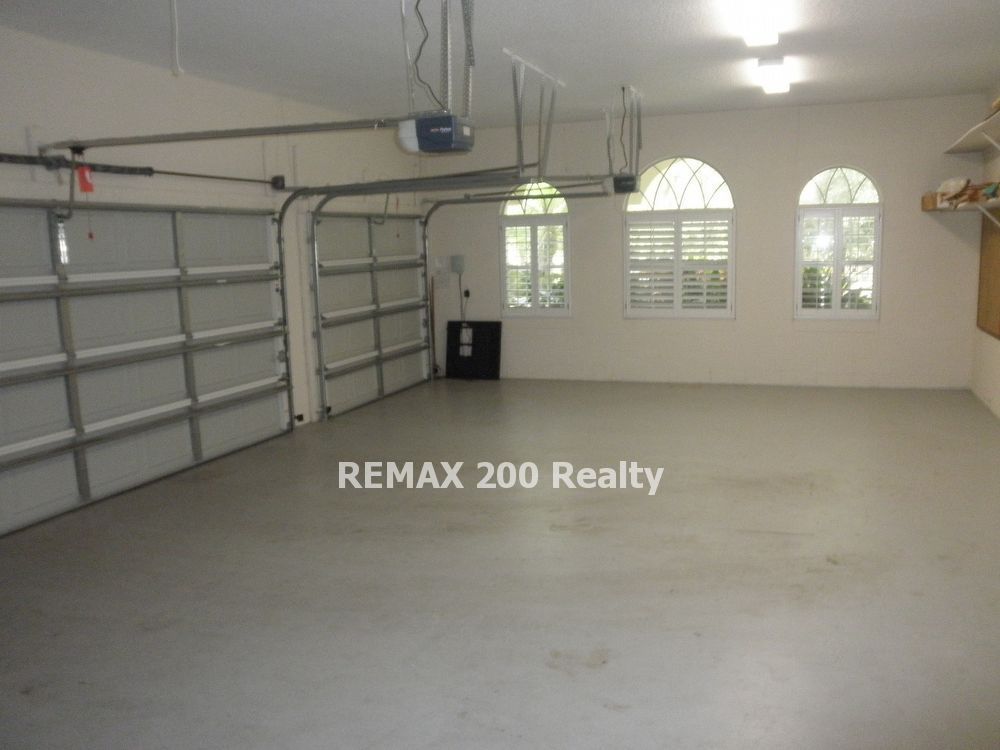 Gorgeous Winter Springs Home / Pool & Lawn Care Included property image