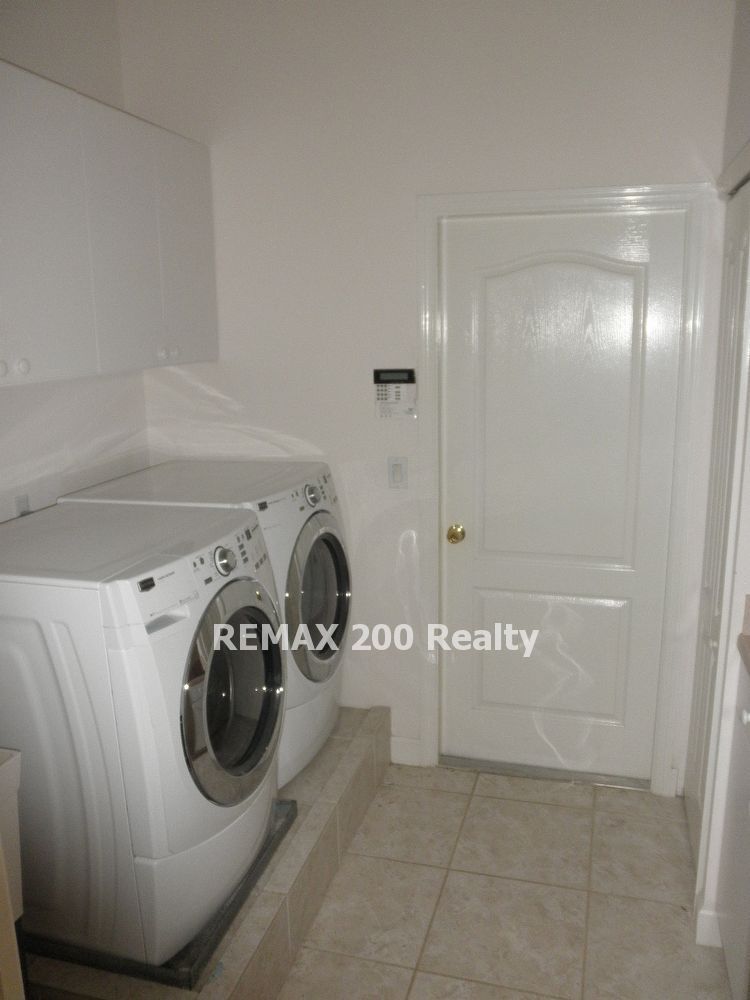 Gorgeous Winter Springs Home / Pool & Lawn Care Included property image