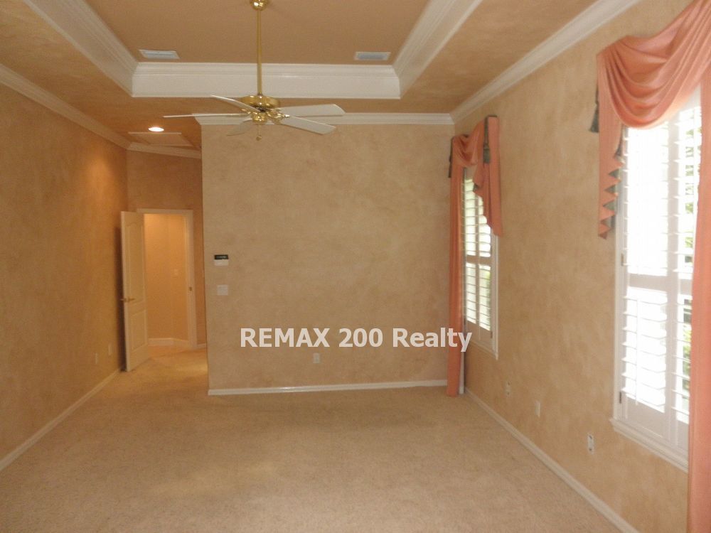 Gorgeous Winter Springs Home / Pool & Lawn Care Included property image