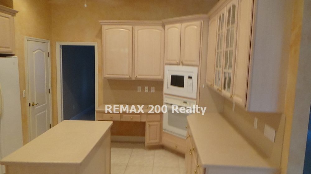 Gorgeous Winter Springs Home / Pool & Lawn Care Included property image