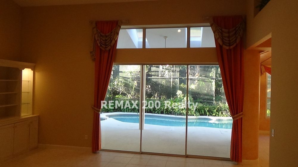 Gorgeous Winter Springs Home / Pool & Lawn Care Included property image