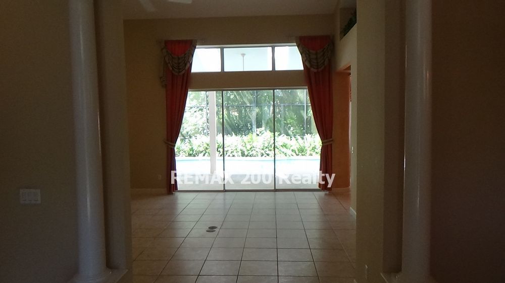 Gorgeous Winter Springs Home / Pool & Lawn Care Included property image