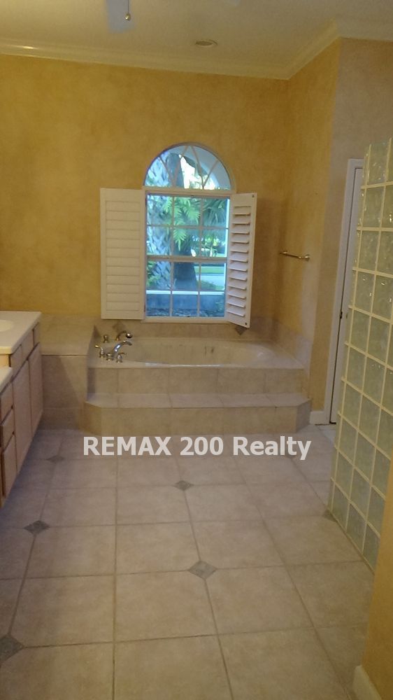 Gorgeous Winter Springs Home / Pool & Lawn Care Included property image