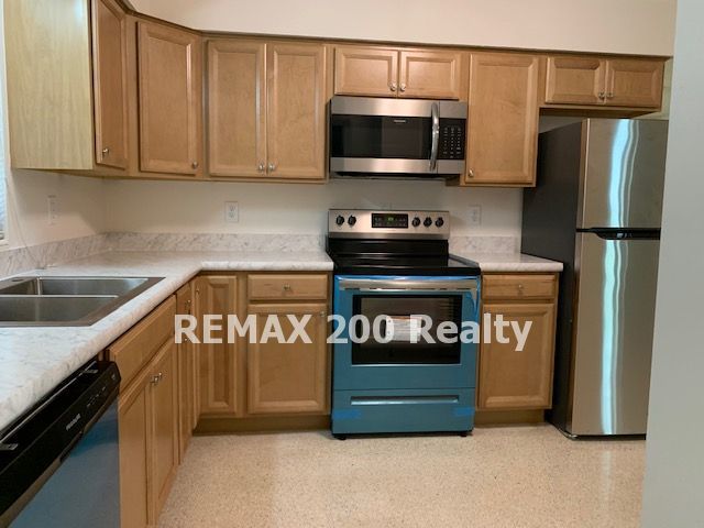 East Orlando Pool Home With Pool and Lawn Care Included property image