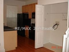 Avalon Park / 2 Story Townhome / Corner Unit - Fenced Backyard property image