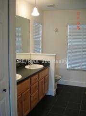 Avalon Park / 2 Story Townhome / Corner Unit - Fenced Backyard property image