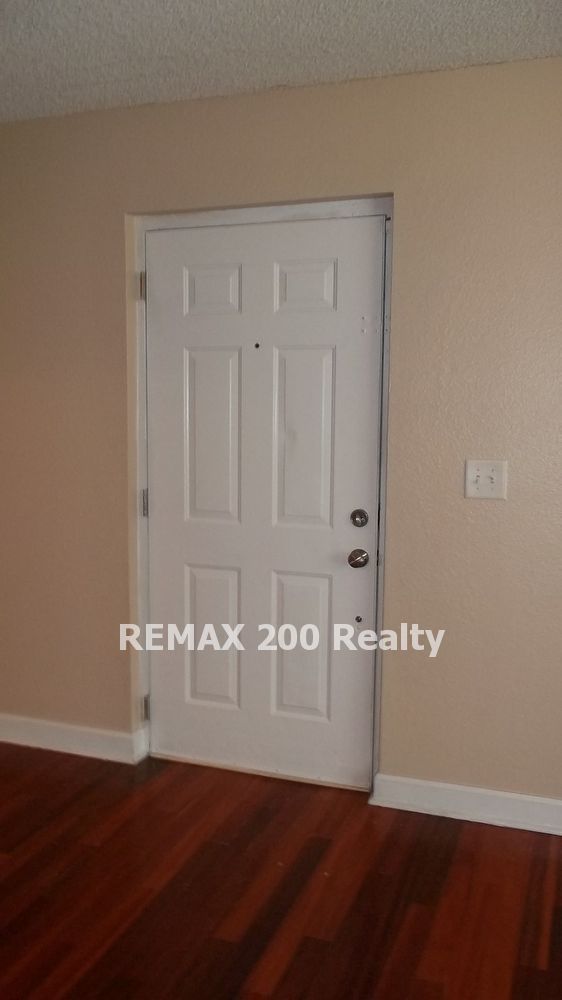 Conveniently Located 1st Floor Condo Minutes from OIA property image