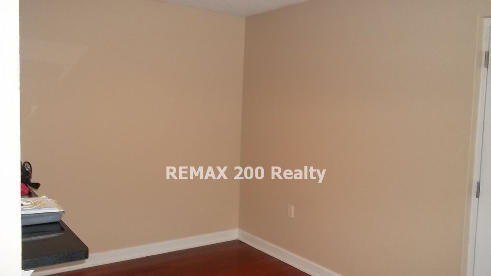 Conveniently Located 1st Floor Condo Minutes from OIA property image