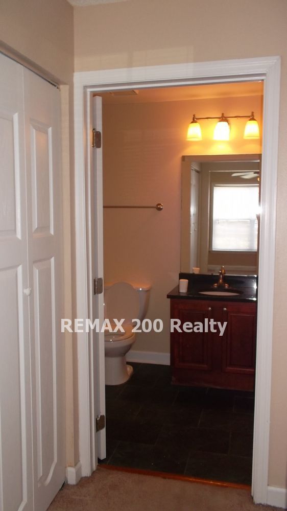 Conveniently Located 1st Floor Condo Minutes from OIA property image